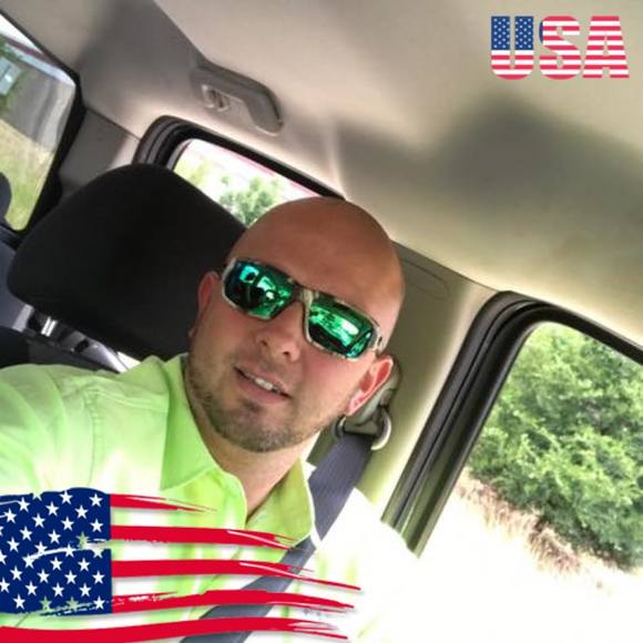 Meet your Posher, Chris - Picture 1 of 1